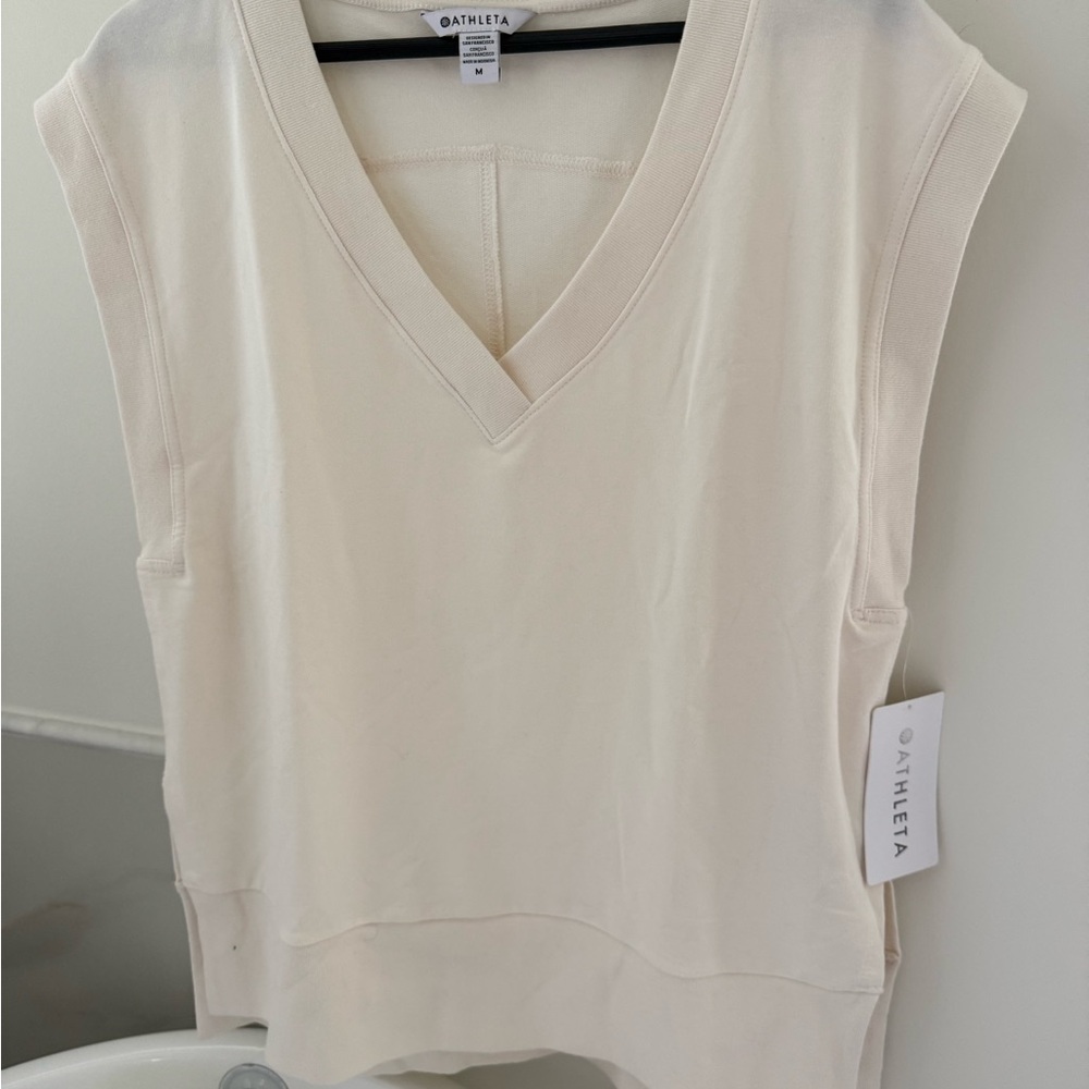 Athleta Cream V-Neck Sleeveless Top